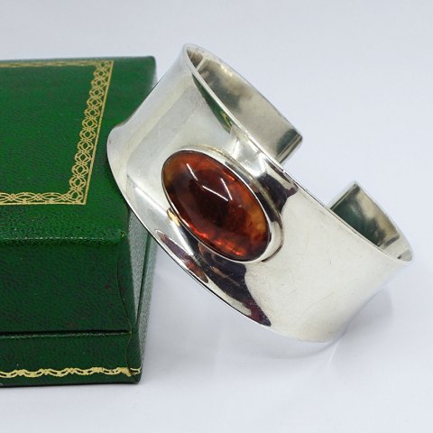 N. E. From; Bangle of sterling silver with amber N. E. From; Bangle of sterling silver with amber